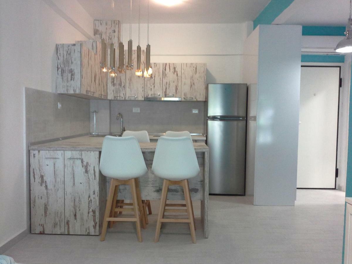 Gala Apartment Nea Poteidaia Exteriör bild