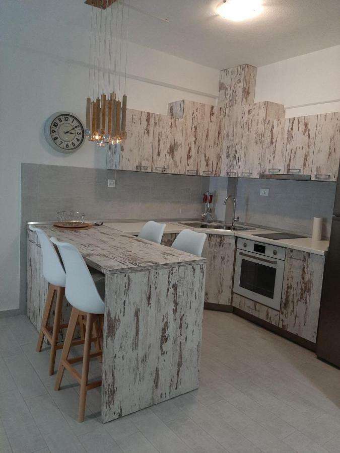Gala Apartment Nea Poteidaia Exteriör bild